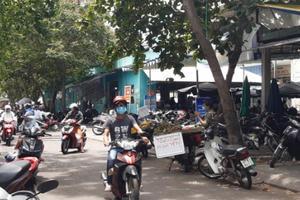 Người dân TP Đà Nẵng đi mua đồ tích trữ từ sáng sớm vì tin đồn vô căn cứ