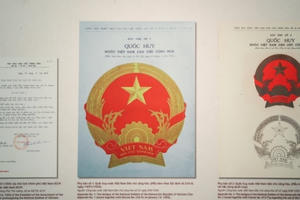 Trưng bày 200 tài liệu lưu trữ về Quốc huy Việt Nam