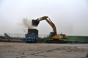 Xe siêu cơi nới, hết hạn đăng kiểm tung hoành ở Khu công nghiệp Cái Lân