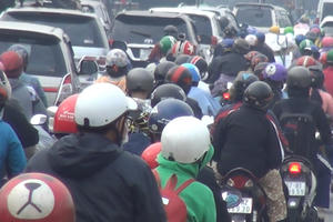 TP HCM: Hàng ngàn người rời thành phố về quê đón Tết