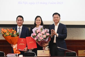 Trao Quyết định bổ nhiệm Lãnh đạo Báo Pháp luật Việt Nam