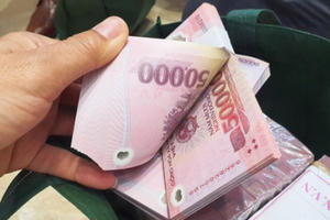 Từ chối đổi tiền rách, cũ nhân viên ngân hàng có bị phạt?