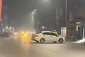 Tài xế vi phạm nồng độ cồn liều lĩnh tông thẳng vào Cảnh sát giao thông