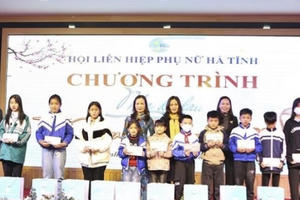 Gần 2 tỷ đồng đỡ đầu trẻ mồ côi tại Hà Tĩnh