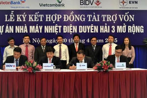 'Bơm' hàng chục ngàn tỷ cho EVN nhưng lại 'dè chừng' với PVN