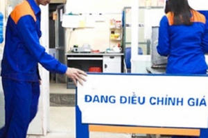 Chiều nay, giá xăng dầu bất ngờ lại giảm