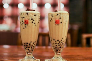 Tranh cãi quanh ly trà sữa và giới trẻ