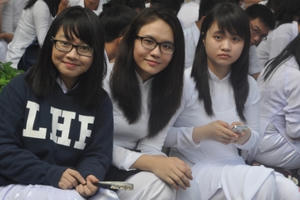 TP HCM: Khuyến khích nữ sinh THPT mặc áo dài khi đến trường