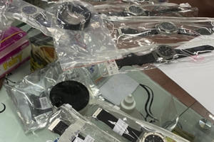 Đồng hồ Quang 89 Luxury, Sunlux bị Quản lý thị trường kiểm tra, phát hiện vi phạm