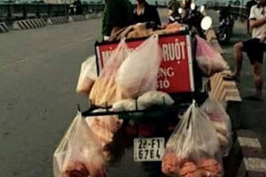 Hòa Bình: Bỏ lại xe bánh mỳ, người đàn ông trung tuổi nhảy sông Đà tự vẫn