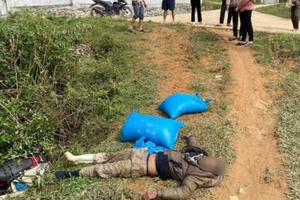 Nghệ An: Đi bán muối dạo, người đàn ông ngã xe tử vong