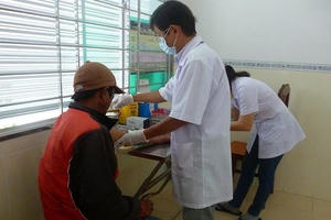 Báo động tình trạng nhiễm HIV ở nhóm phụ nữ gia đình