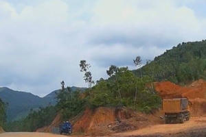 Quảng Ninh: Đường chùa Hồ Thiên bị giầy xéo đến bao giờ?