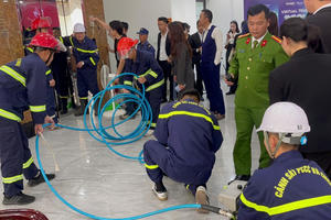 Kịp thời cứu hộ an toàn 21 người mắc kẹt trong thang máy