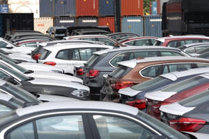 322 xe sang BMW tại cảng TP.HCM được tái xuất về Đức