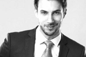 Nhận diện đàn ông phú quý sang hèn qua dáng người