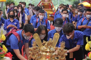 Lễ giỗ Tổ đặc biệt tại trường Đại học Văn Lang Lễ giỗ Tổ đặc biệt tại trường Đại học Văn Lang