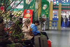 Hà Nội: Dòng người tấp nập về quê ăn tết