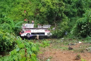 Cao Bằng: Xe khách giường nằm rơi xuống vực, ít nhất 11 người thương vong