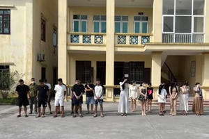 Hưng Yên: Hàng chục nam, nữ thanh niên bay lắc trong nhà nghỉ lúc rạng sáng