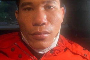 Hiếp dâm bé gái hàng xóm rồi bỏ trốn khỏi địa phương