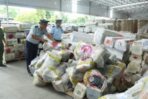 Tạm giữ hàng ngàn sản phẩm điện tử không rõ nguồn gốc trị giá 7,5 tỷ đồng