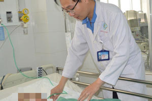 Cần Thơ: Cứu sống bà mẹ Việt Nam anh hùng bị u não nguy kịch