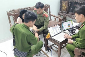 Công an Vĩnh Phúc đến từng nhà dân để cấp thẻ CCCD gắn chíp