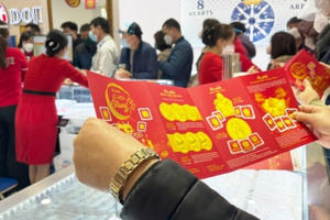 Hàng loạt các sản phẩm vàng ấn tượng của DOJI thu hút đông đảo khách hàng trong ngày Vía Thần Tài