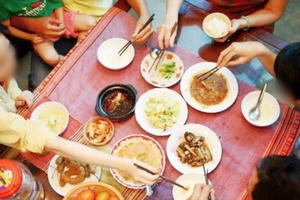 Thói quen sai lầm khiến bữa cơm thành nguồn lây bệnh nguy hiểm