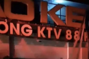 Lửa thiêu rụi quán karaoke khiến hai vợ chồng tử vong