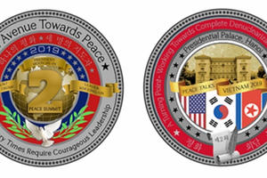 Nhà Trắng phát hành đồng xu "đàm phán hòa bình" có hình ảnh Việt Nam