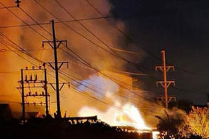 Cháy lớn tại xưởng gỗ nội thất ở Hải Phòng Cháy lớn tại xưởng gỗ nội thất ở Hải Phòng