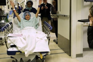 Lần đầu tiên trên thế giới ghép thận từ người hiến sống nhiễm HIV