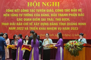 Ban Tuyên giáo Tỉnh ủy Quảng Ninh trao giải Búa Liềm Vàng 2022