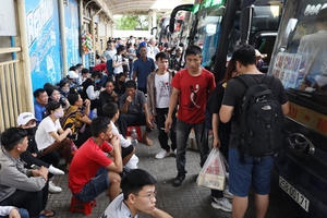 Thí điểm vận tải hành khách liên tỉnh