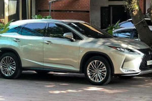 Xôn xao chiếc xe tài sản kê biên trong vụ án xuất hiện trên phố