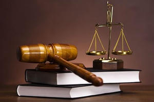 Bảo vệ hay phá hoại pháp luật? Bảo vệ hay phá hoại pháp luật?