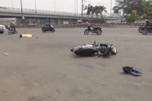 TP HCM: Va chạm giữa xe tải và xe máy, 1 người tử vong