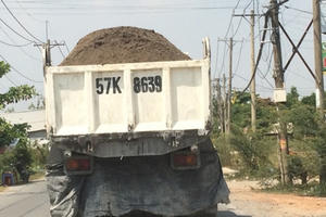 Thanh tra giao thông "làm ngơ" để xe quá tải mặc sức tung hoành?