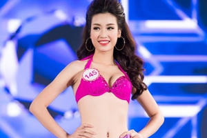 Cận cảnh đường cong nóng bỏng của tân Hoa hậu Việt Nam Đỗ Mỹ Linh Cận cảnh đường cong nóng bỏng của tân Hoa hậu Việt Nam Đỗ Mỹ Linh