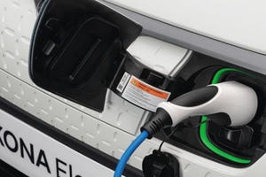 Tin kinh tế 6AM: Hyundai triệu hồi 82.000 ô tô điện; Xăng dầu lên giá mạnh gây áp lực lạm phát