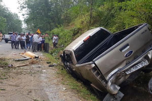 Ô tô lao vào vách núi, hai cán bộ công an thương vong