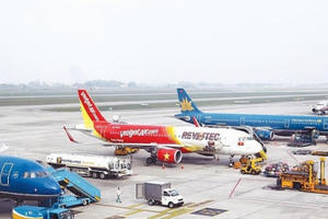 Mở cửa đường bay quốc tế - vừa mừng vừa lo