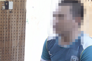 Bắt đối tượng làm giả con dấu tài liệu