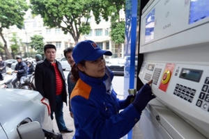 Ngày mai giá xăng có thể giảm bao nhiêu?