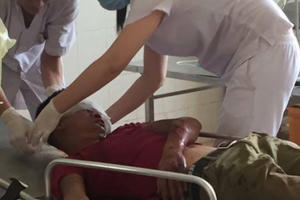 Hòa Bình: Lốp ôtô phát nổ, một người đàn ông tử vong