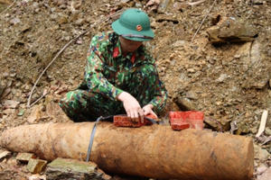 Thót tim khi phát hiện quả bom nặng 115 kg còn nguyên kíp nổ khi đào móng nhà