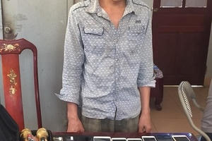 Đột nhập ki ốt trộm 17 chiếc điện thoại trong đêm