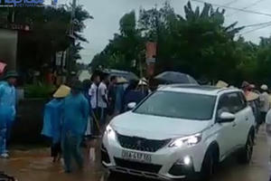 Thanh Hóa: Giám đốc mỏ đất là chủ mưu vụ đập phá cổng làng